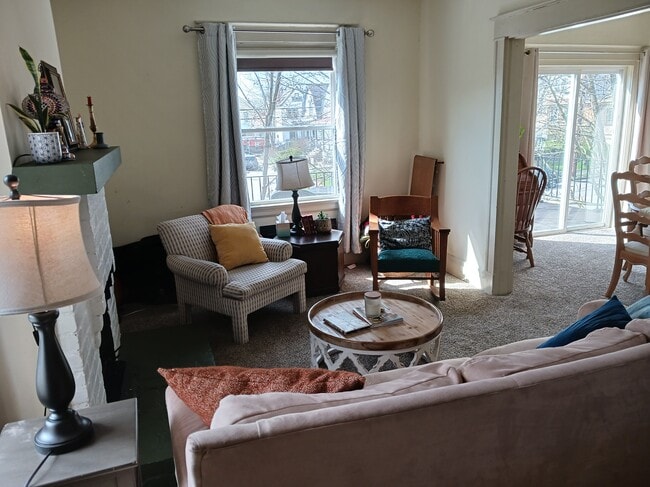 2nd Fl, Front Room - 2461 Fairview Ave