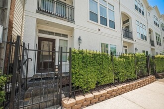 Building Photo - 3925 Floyd St