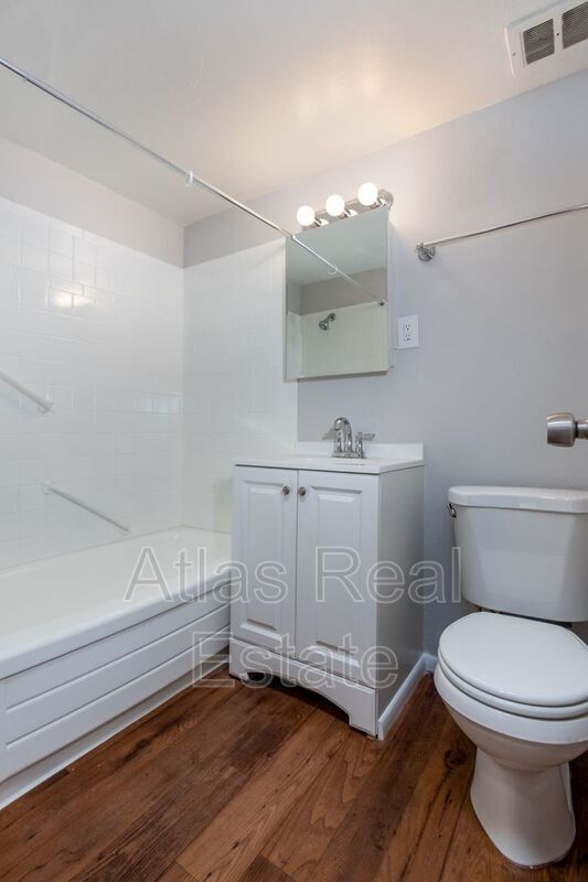 Foto del edificio - 1420 N Moline St