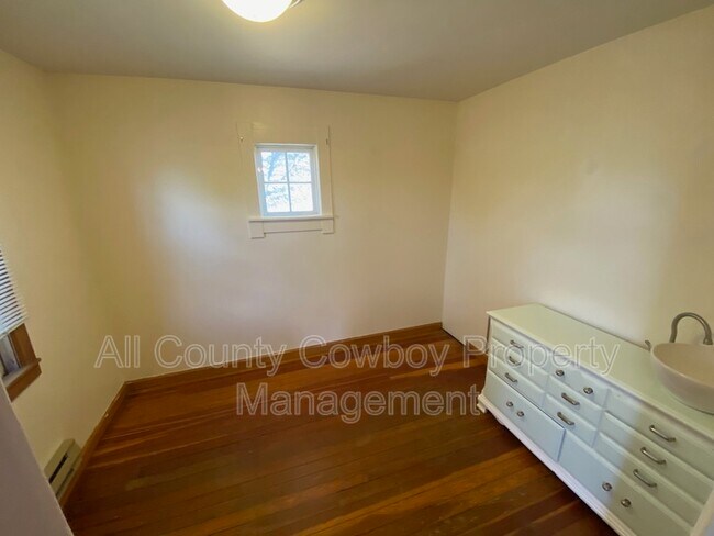 Building Photo - 528 S Pierce St