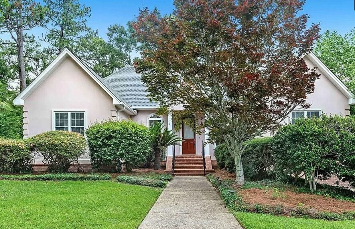 Foto principal - 5-bedroom, 4-bathroom in Rock Creek subdiv...
