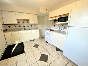 Building Photo - 24 Little Wedeene St