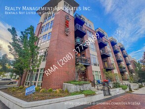 Building Photo - 406 S 13th St