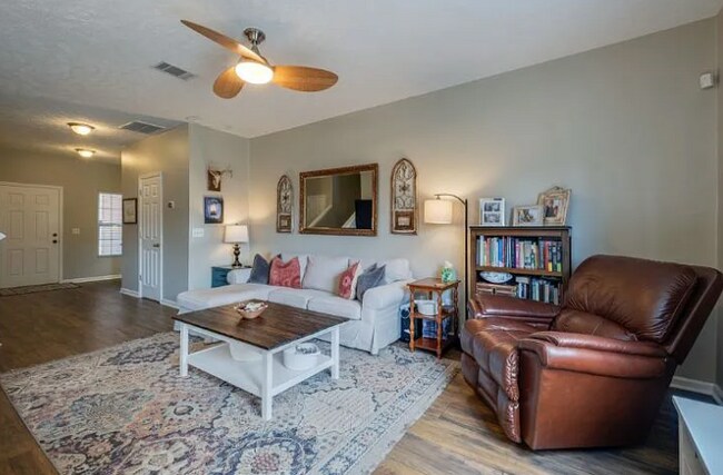 Foto del edificio - 8430 Charbay Cir