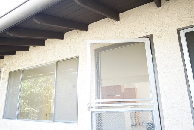 Building Photo - 252 Mariposa Ave