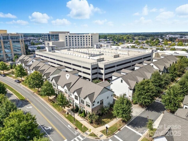 Foto del edificio - 5914 Ardrey Kell Rd