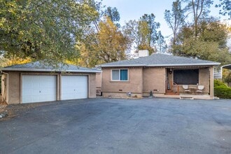 Building Photo - 3274 Quartz Hill Rd