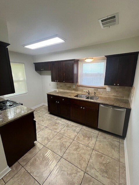 Foto del edificio - 5407 Bayou Dr