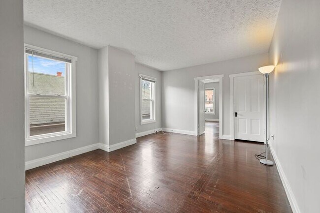 Foto del edificio - 285-287-287 E Whittier St
