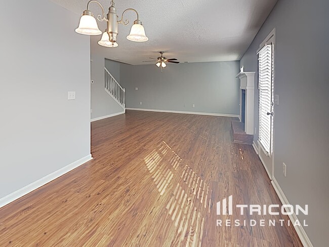 Building Photo - 5876 Colonnade Dr