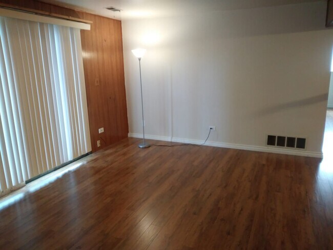 Building Photo - 3400 W 55th St