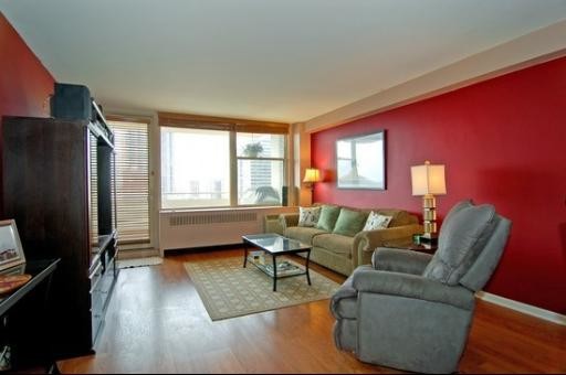 Foto del edificio - 555 W Cornelia Ave