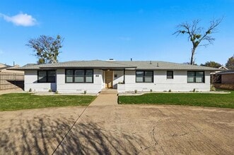 Building Photo - 6207 Royal Ln