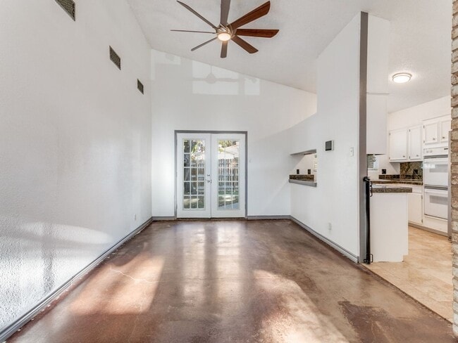 Foto del edificio - 12411 Ln Lira St