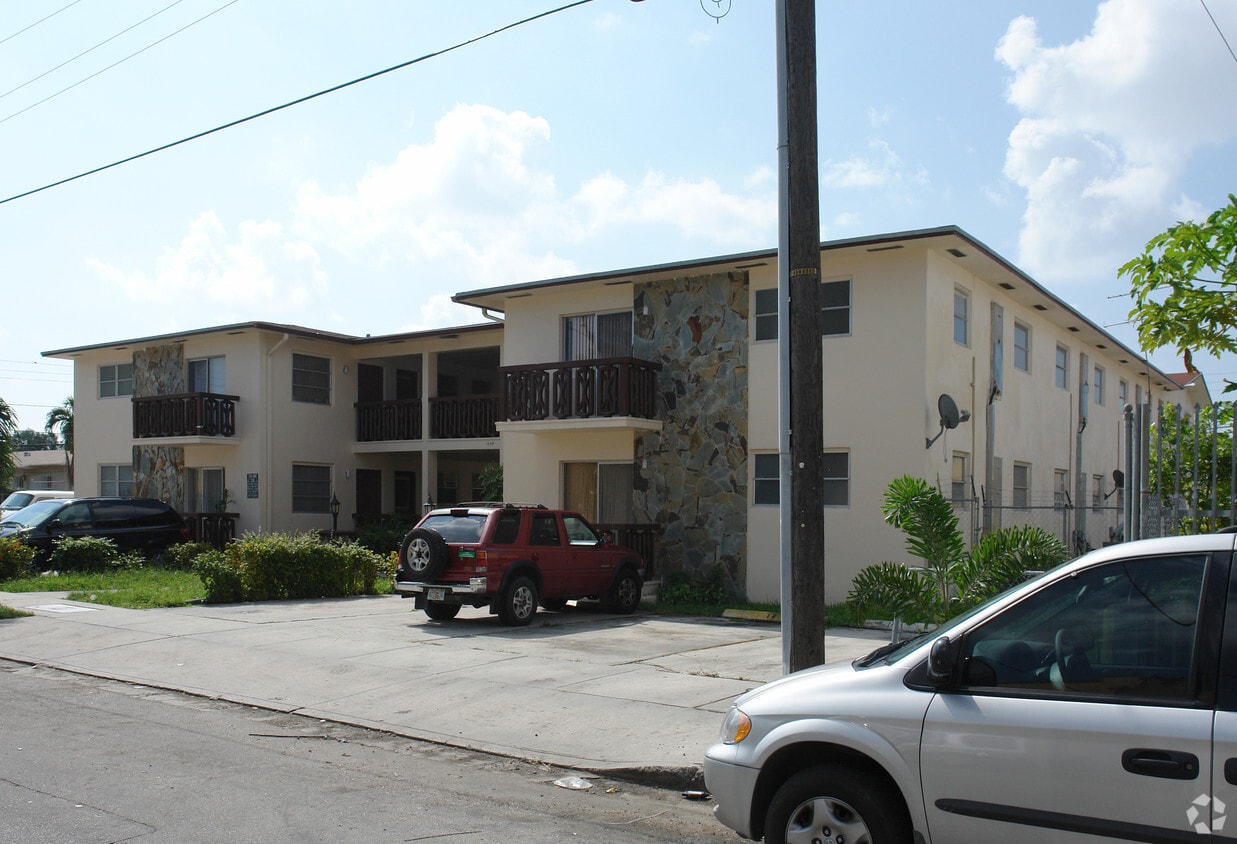 Corner View - 1634 SW 5th St