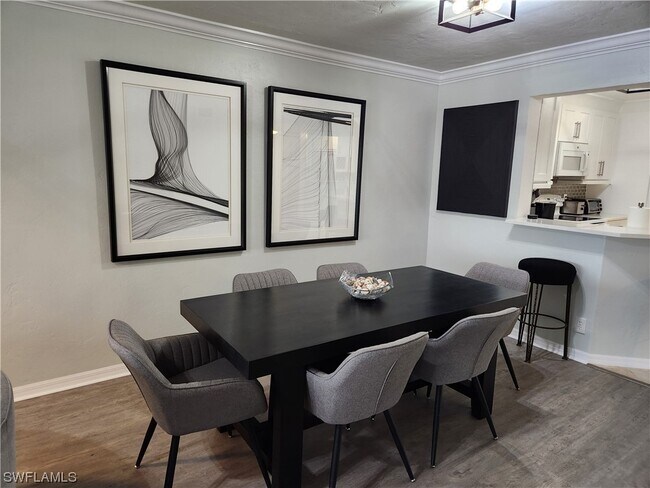 Foto del edificio - 300 Horse Creek Dr