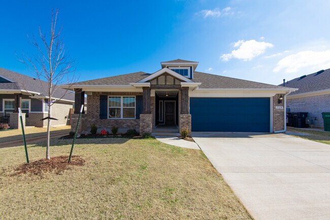 Building Photo - 2324 Roca Dr