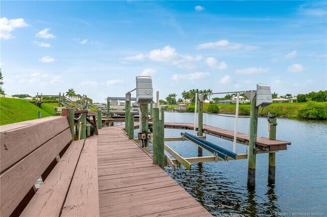 Foto del edificio - 2582 SW Barber Ln