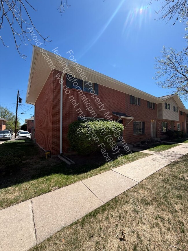 Building Photo - 3814 S Yosemite St