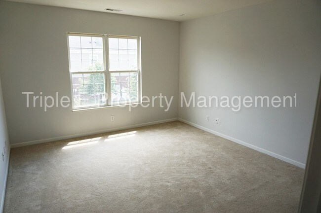 Building Photo - 1234 Middlebury Dr