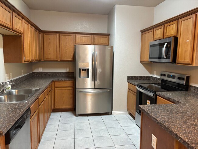 Foto del edificio - 3/2/1 on Quiet Street Near a Park!