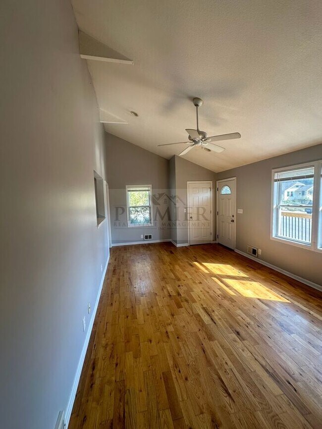 Building Photo - 1414 W 48th St