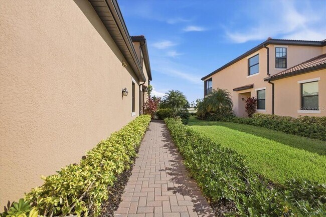 Foto del edificio - 10792 Tarflower Dr
