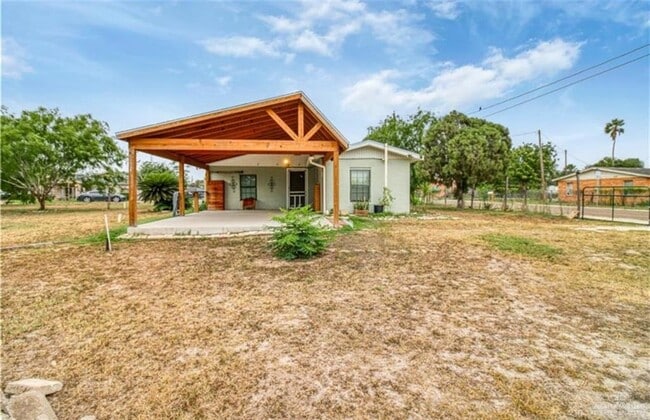 Building Photo - 20 Lopez St