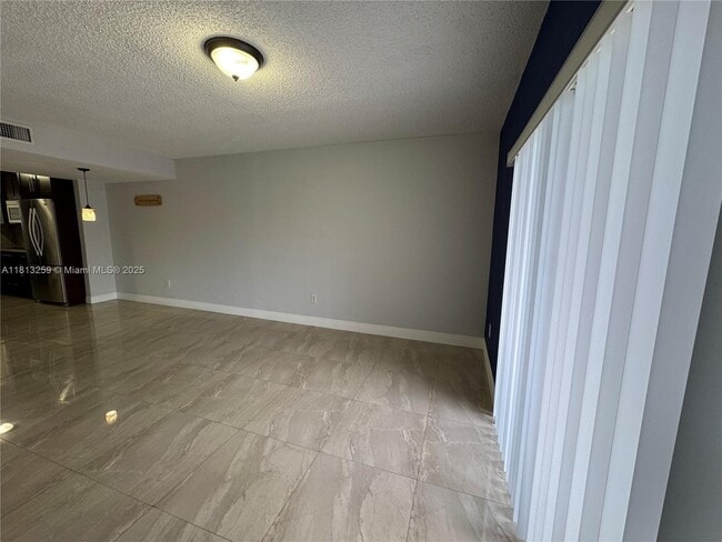 Foto del edificio - 2610 W 76th St