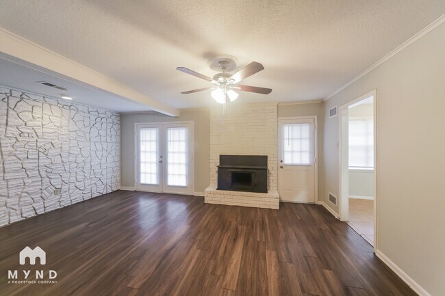 Building Photo - 3870 Wordsworth Ave