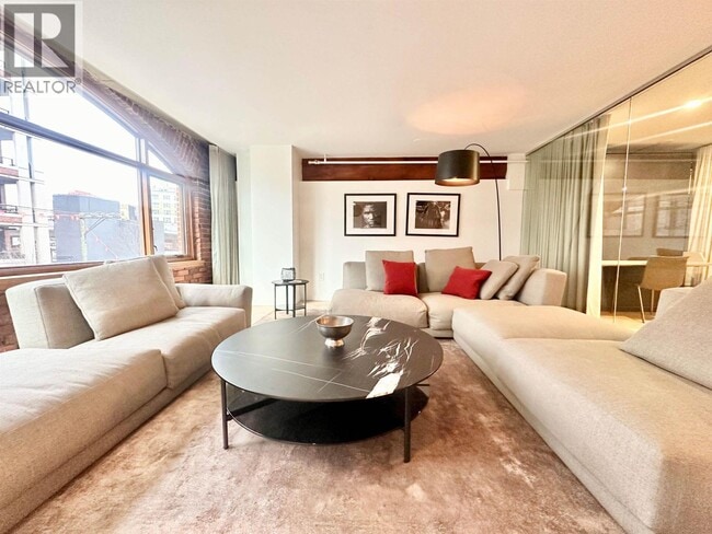 Photo du bâtiment - 550 Beatty St