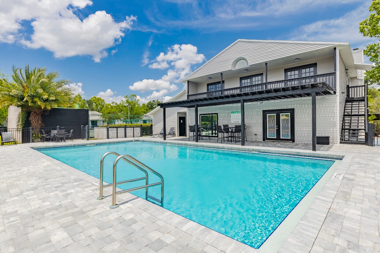 Greenwich Green Apartments in Gainesville, FL