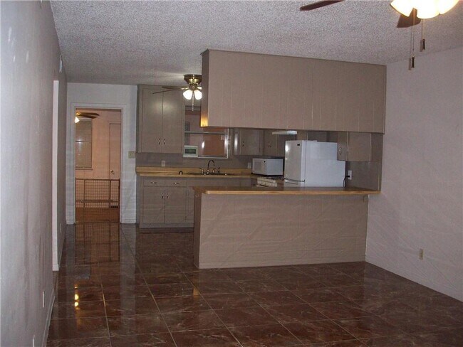 Building Photo - 7406 Southgate Ln