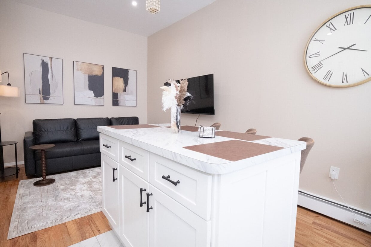 Foto principal - 245 W 113th St