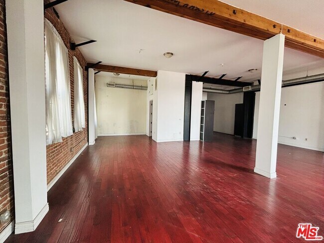 Foto del edificio - 652 Mateo St
