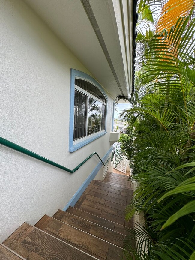 Building Photo - 3528 Aliamanu St