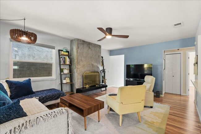Building Photo - **Spacious and Bright Canyon Retreat in the Heart of South Park**