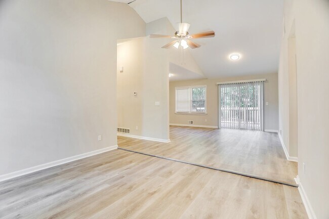 Foto del edificio - 2643 Laurel View Dr