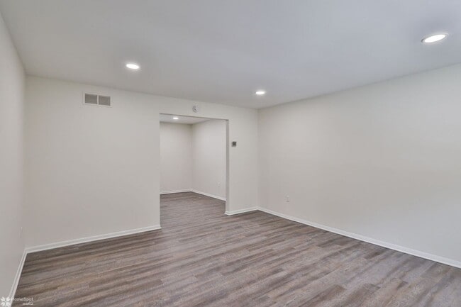 Building Photo - 305 S Warminster Rd