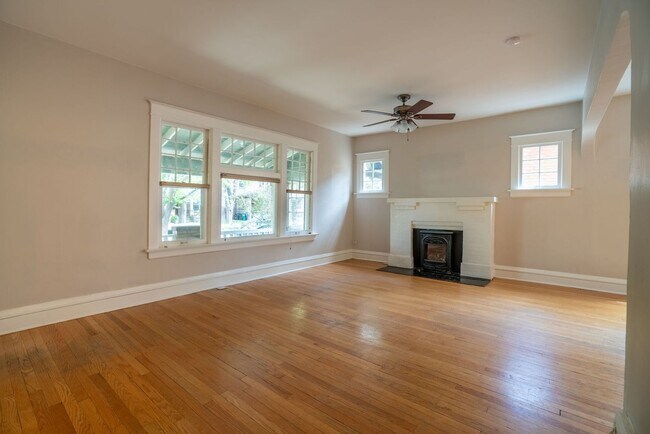 Building Photo - Monroe Duplex