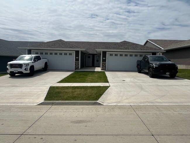 Building Photo - 317 Post Oak Dr