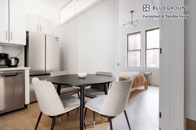Building Photo - 161 W 54th St
