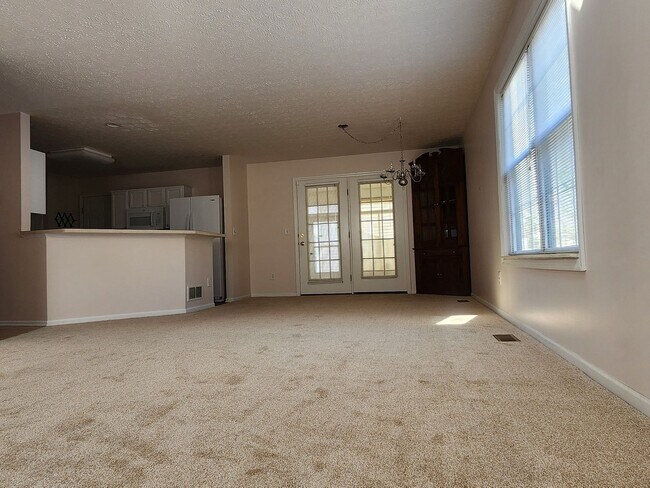 Foto del edificio - 3 spacious bedroom Condo in Lewis Center/P...