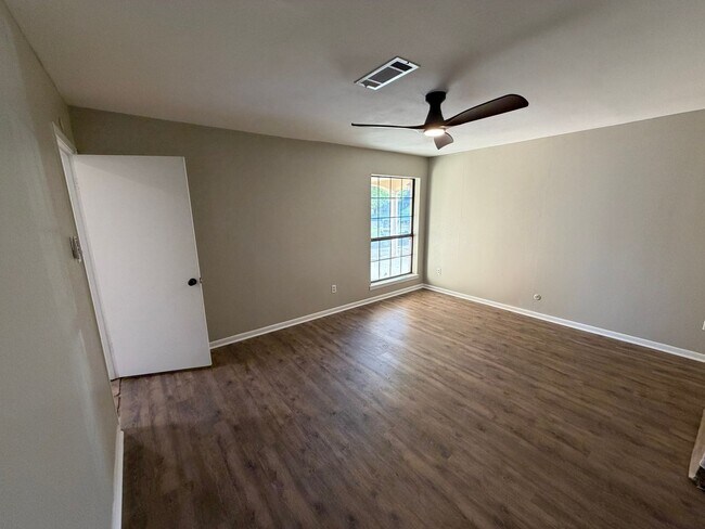 Building Photo - COMING SOON - 4 Bedroom, 2 Bathroom Home for Rent!