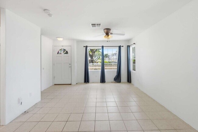 Building Photo - 3BR/2.5BA Townhome w/ 2-Car Garage & Solar – Ewa Beach