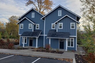 Building Photo - 2805-2807 Undine St