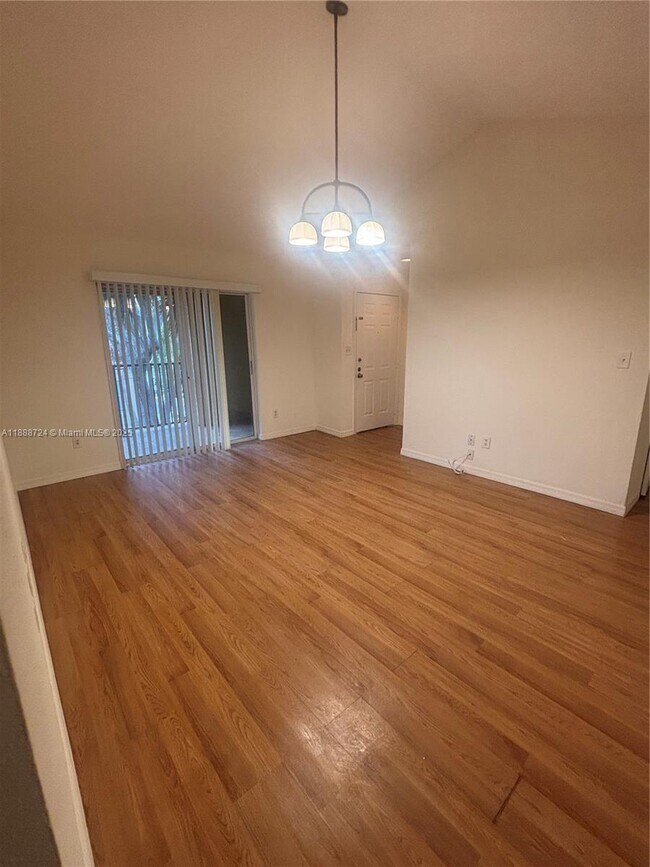 Foto del edificio - 875 Riverside Dr