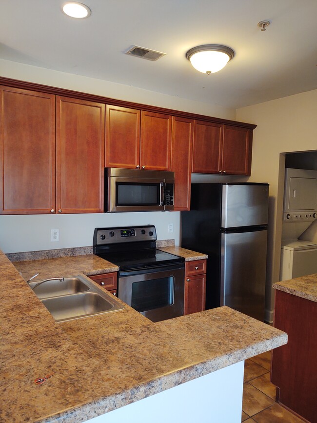 Building Photo - 7221 Althorp Way