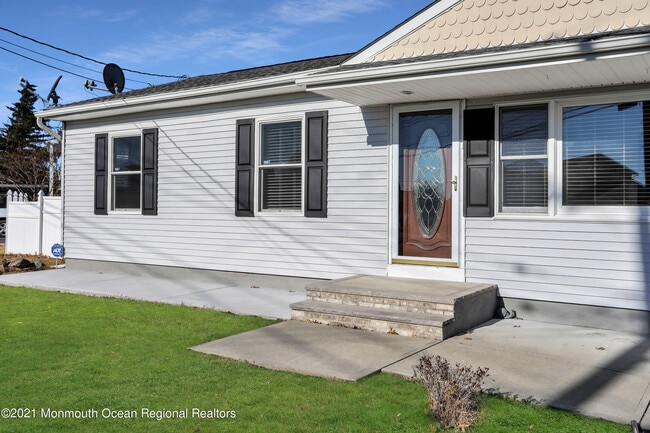 Building Photo - 808 Bermuda Dr
