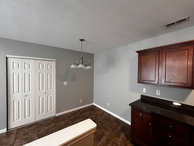 Foto del edificio - 3600 Hillcross Dr